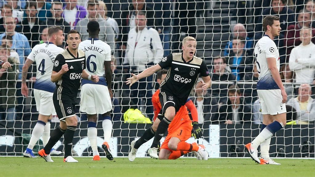 Donny van de Beek iski tiistai-illan ainoan maalin.