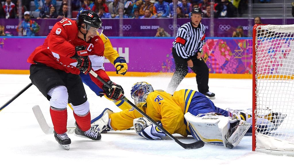 Kanadan Sidney Crosby olympiafinaalissa Ruotsia vastaan Sotshissa keväällä 2014.