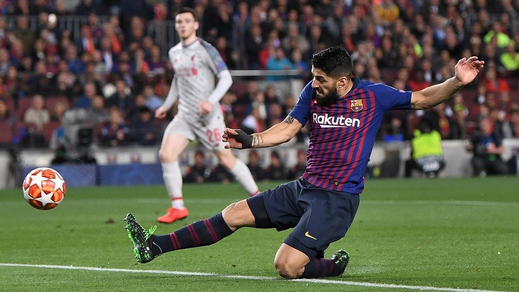 Luis Suarez ohjasi avausmaalin Liverpoolia vastaan.