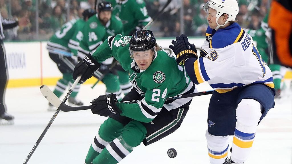 Roope Hintz napautti Dallasin 4-1-johtomaalin St. Louisia vastaan.