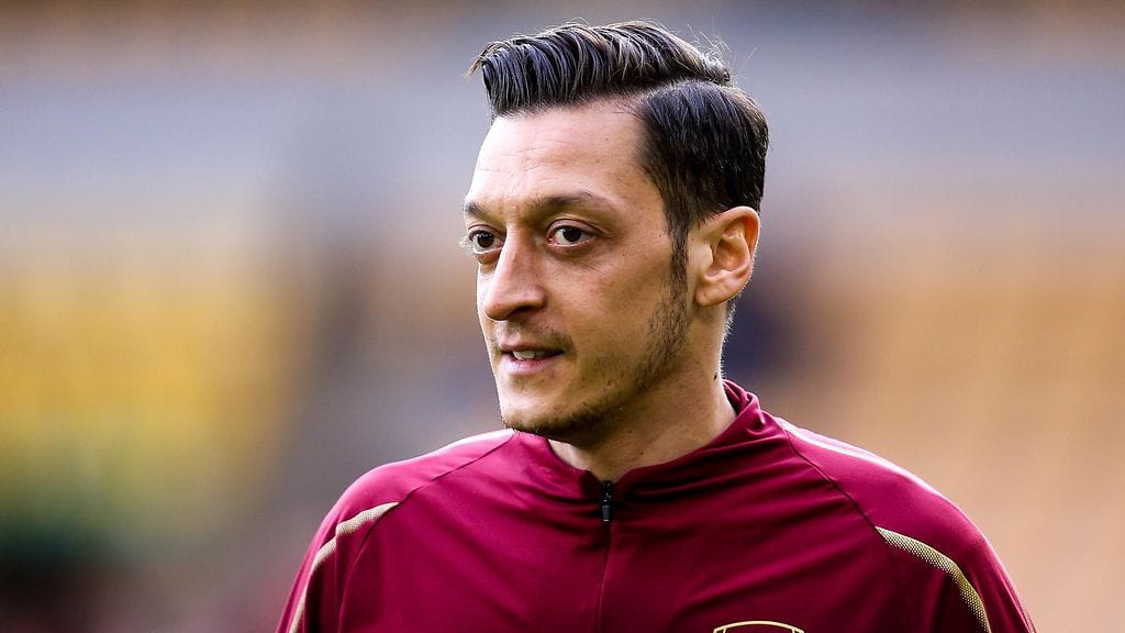 Saksalaistähti Mesut Özil kertoo olevansa onnellinen Arsenalin riveissä.