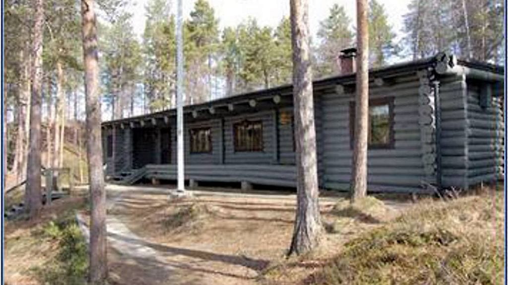 Syytteen taustalla olleet tapahtumat sattuivat Lemmenjoen Lapinmajalla Inarissa. vuoden 2017 syyskuussa.