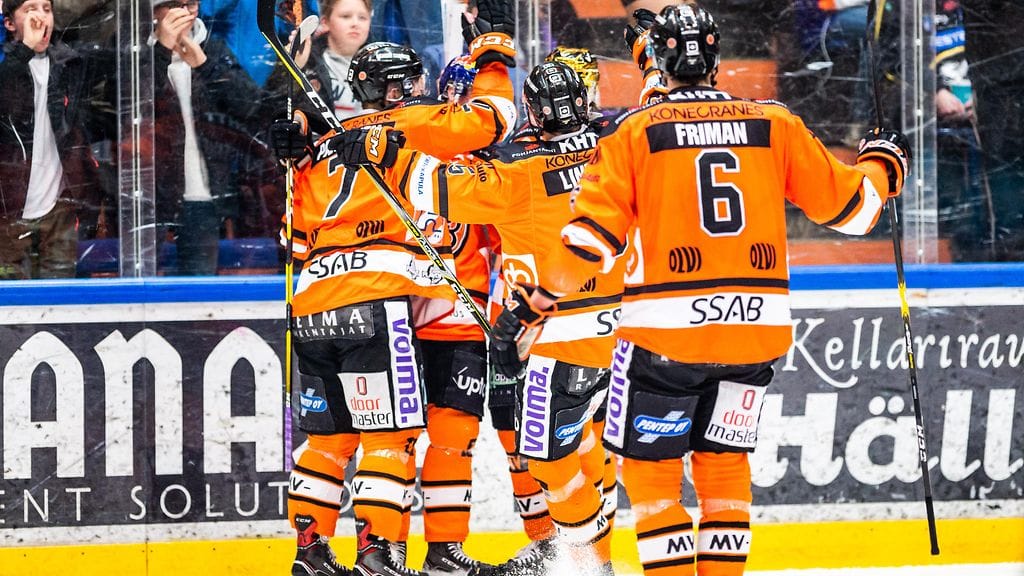 HPK juhli Hämeenlinnassa.