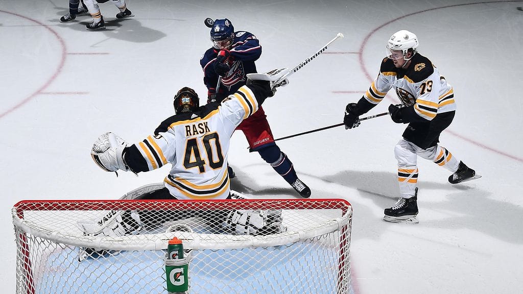 Tuukka Raskin torjunnasta päätyverkkoon kohonnut kiekko putosi takaisin peliin ja päätyi lopulta Bostonin maaliin.