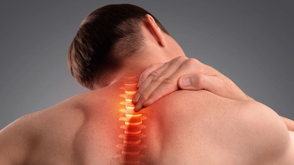 Josh, 28, venytti kipeää niskaansa niin, että se rusahti. Tapahtuneen seurauksena Josh sai halvauksen. Kuvituskuva.