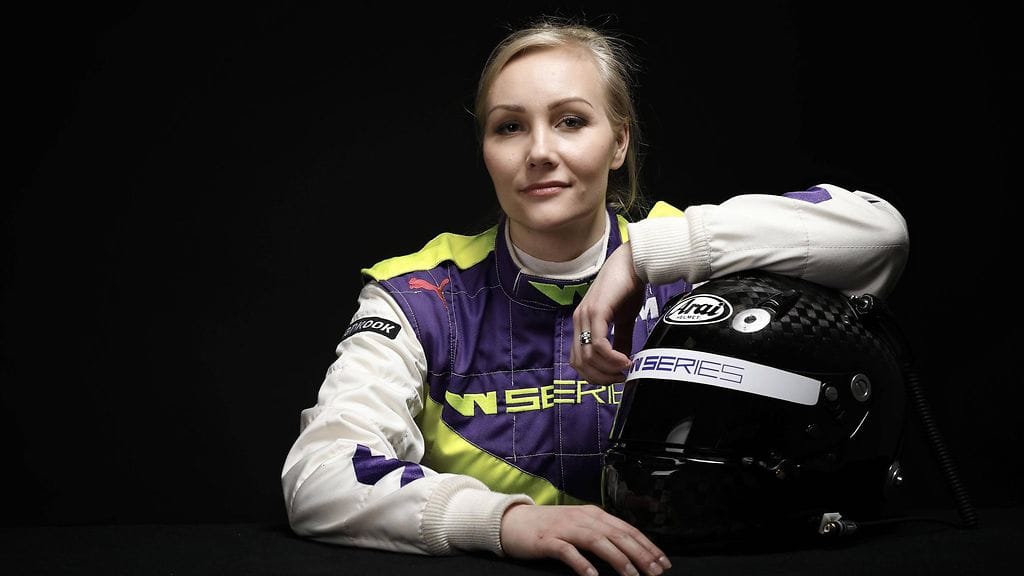 Emma Kimiläinen on yksi naisten formulasarja W Seriesin kilpakuljettajista.