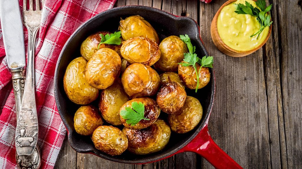 uuudet perunat pannu paistetut perunat