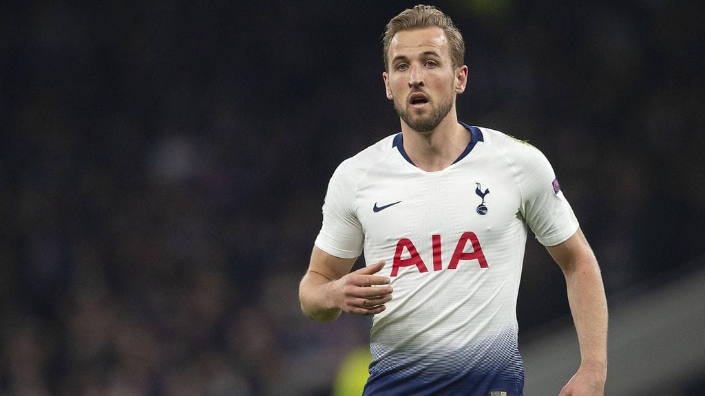Harry Kane kutsui Ella Markhamin Tottenhamin kauden viimeiseen valioliigaotteluun.