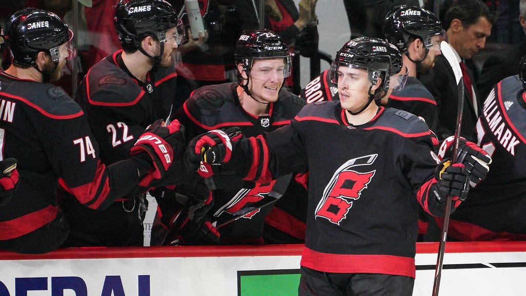 Teuvo Teräväinen iski Carolinan 2-1-johtomaalin.