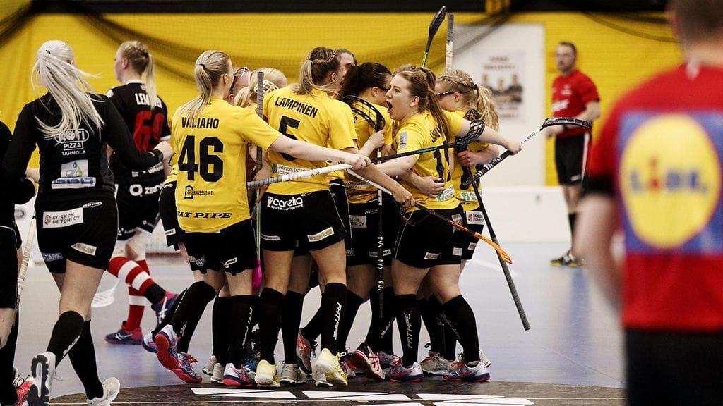 Nurmijärveläinen SB-Pro juhlii SM-kultaa.