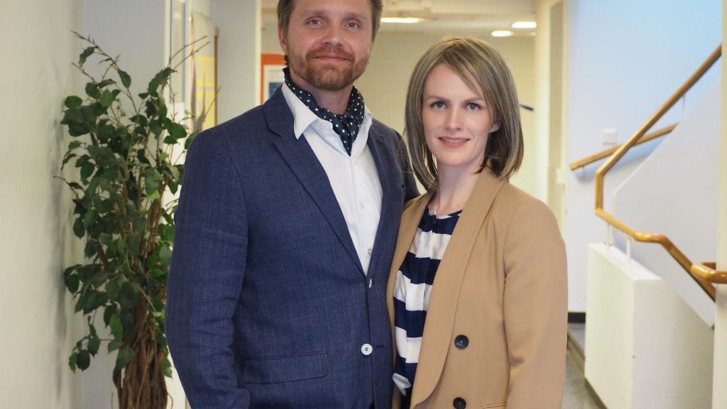 Näyttelijäpariskunta Pelle ja Sophia Heikkilä esittivät Nöpö-Felixin vanhempia.