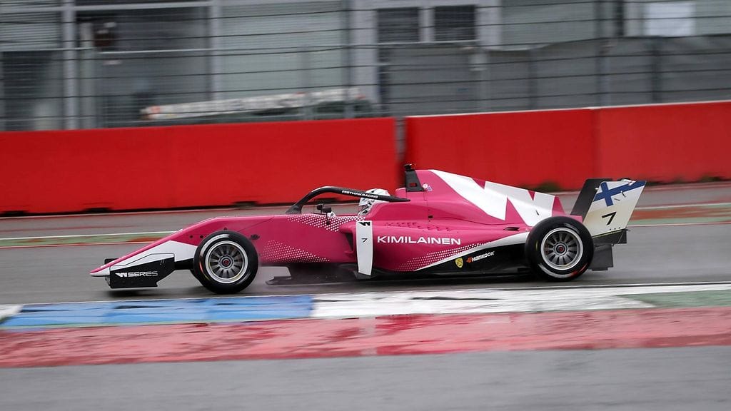 Emma Kimiläinen joutui keskeyttämään naisten formulasarjan avauskisassa Saksan Hockenheimissa.