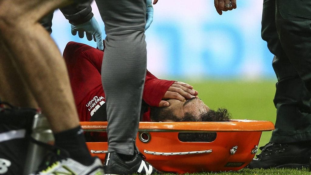 Mohamed Salah kannettiin kentältä viikonlopun ottelussa Newcastlea vastaan.