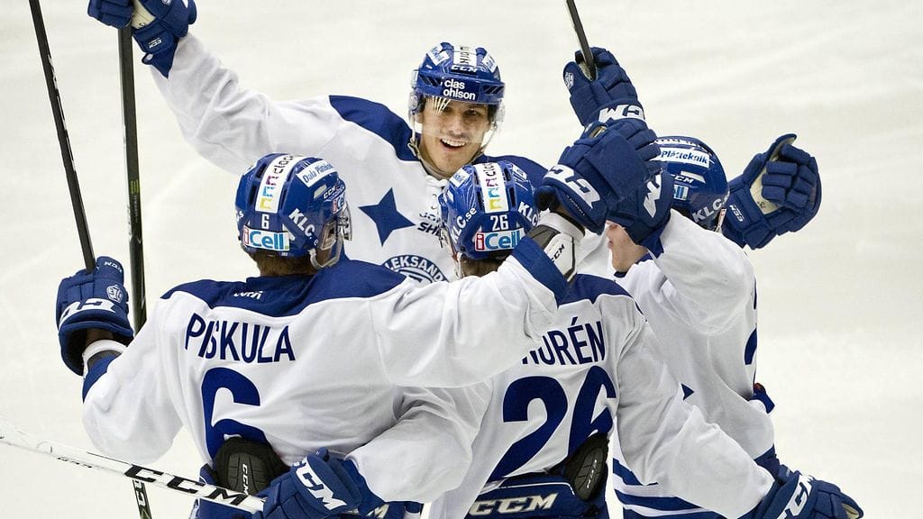 Tobias Forsberg kiekkoili Leksandin paidassa.
