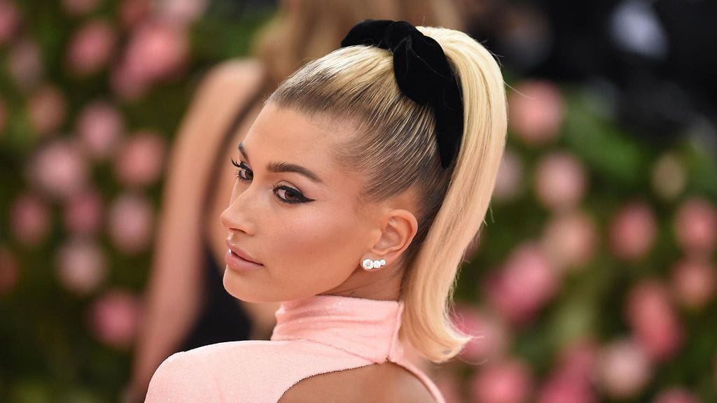 Hailey Bieber kehuu anoppiaan sosiaalisessa mediassa.