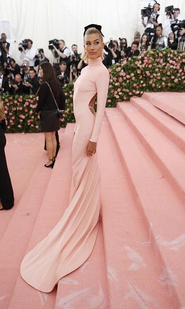 Hailey Bieber koko kuva