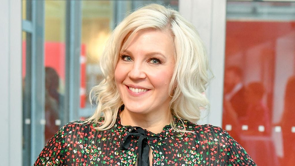 Vappu Pimiä kertoo sosiaalisessa mediassa loukanneensa nilkkansa odotettua pahemmin.