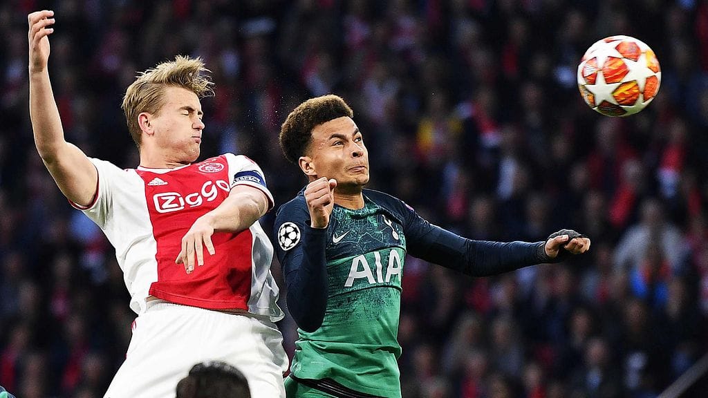 Matthjis de Ligt toimitti Ajax-Tottenham ottelun ensimmäisen maalin verkkoon.