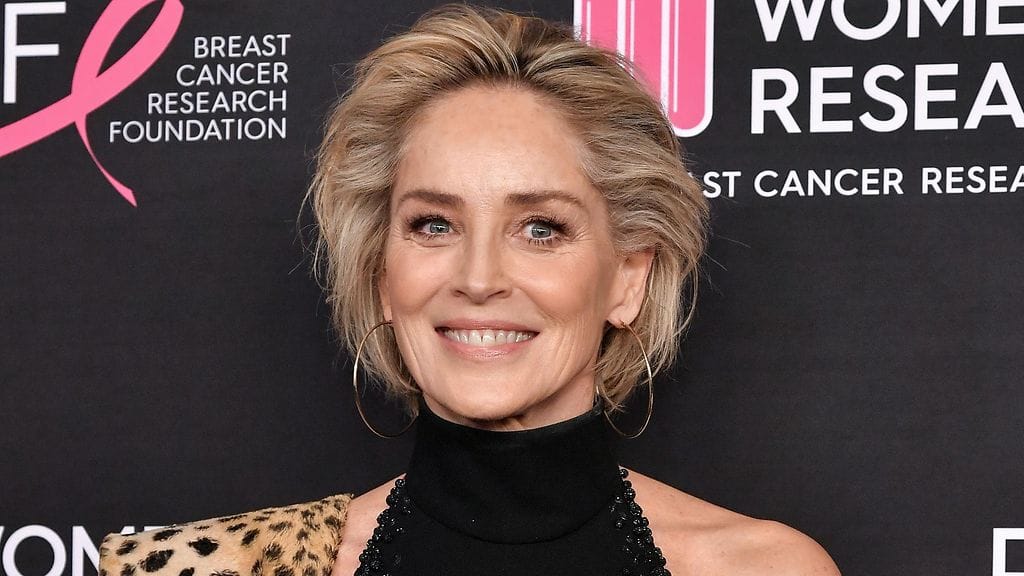 Sharon Stone poseerasi Vogue-lehdelle.