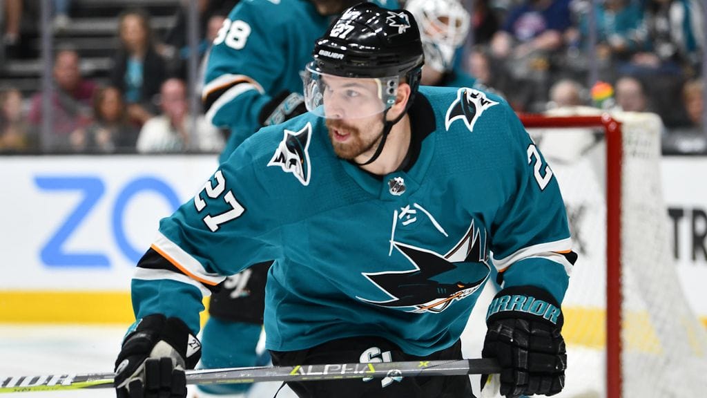 Joonas Donskoi auttoi raahelaista skeittihallia Puljua.