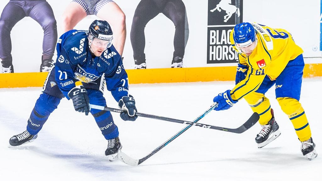 Juhani Tyrväinen pelaa tänään uransa ensimmäisen MM-ottelun.