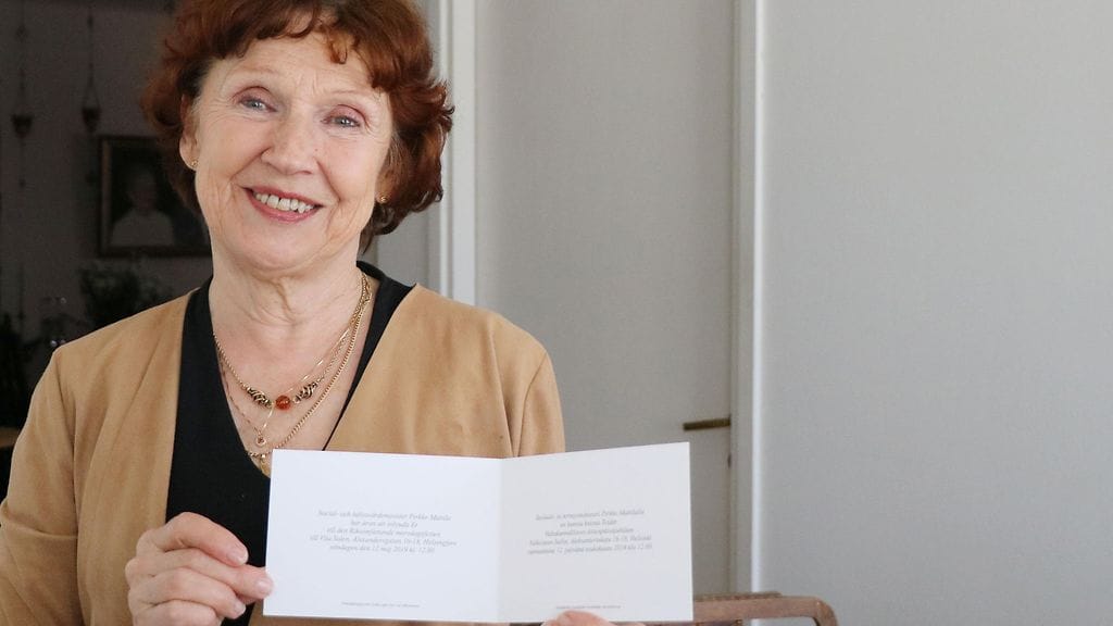 Paula Katajamäki palkitaan äitienpäivänä Valkoisen Ruusun ritarikunnan ensimmäisen luokan mitalilla.