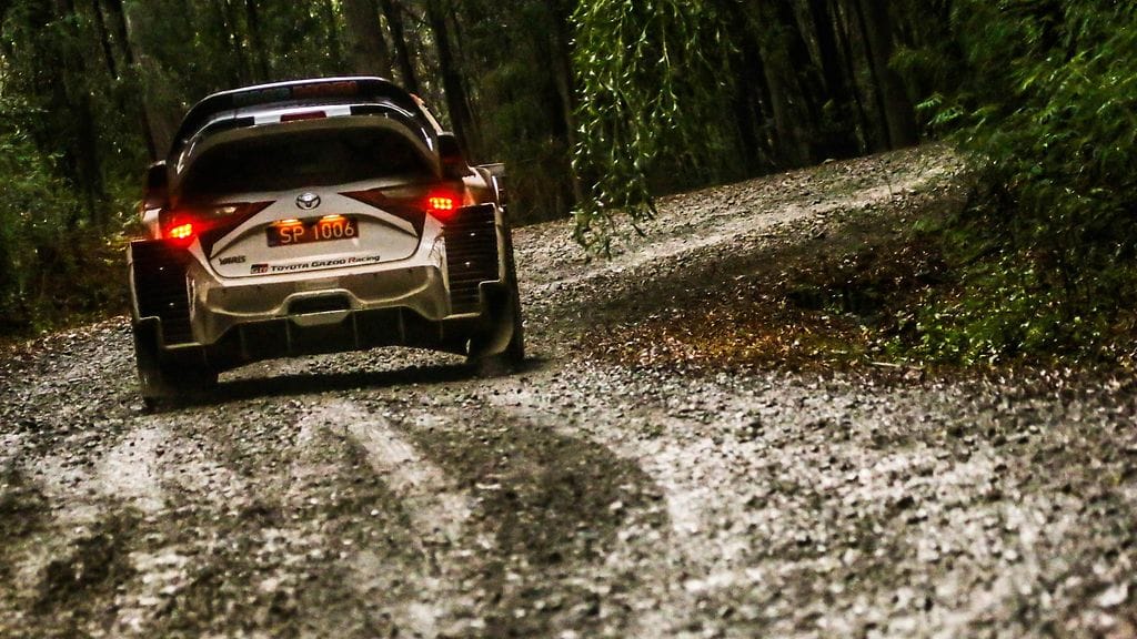 Ott Tänak on kaasuttelemassa muilta karkuun Chilen MM-rallissa.