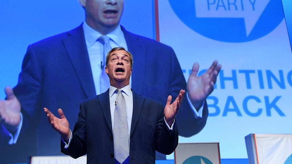 Uuden puolueen perustanut europarlamentaarikko Nigel Farage oli yksi brexit-kampanjan näkyvimmistä hahmoista.