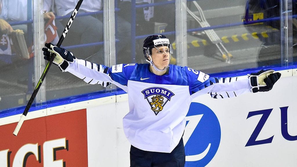 Kaapo Kakko iski Slovakian reppuun hattutempun.