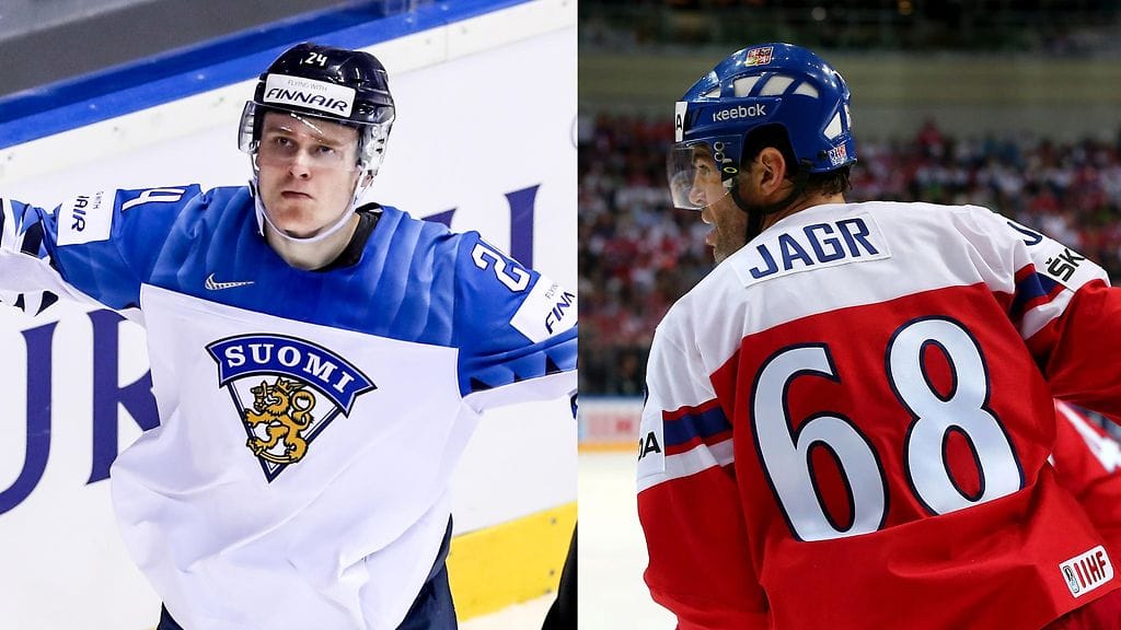 Kaapo Kakko (vasemmalla) ohitti jo NHL-legenda Jaromir Jagrin MM-kisojen alle 18-vuotiaiden tilastossa.