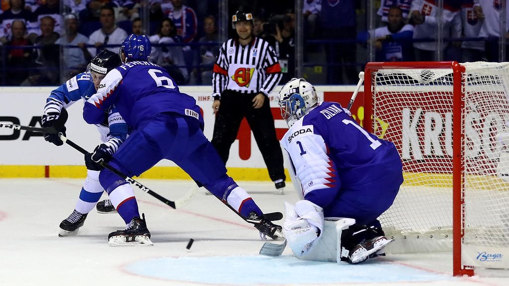 Kaapo Kakko uitti komean voittomaalin Slovakiaa vastaan. Kaikkiaan hän teki ottelussa kolme osumaa.