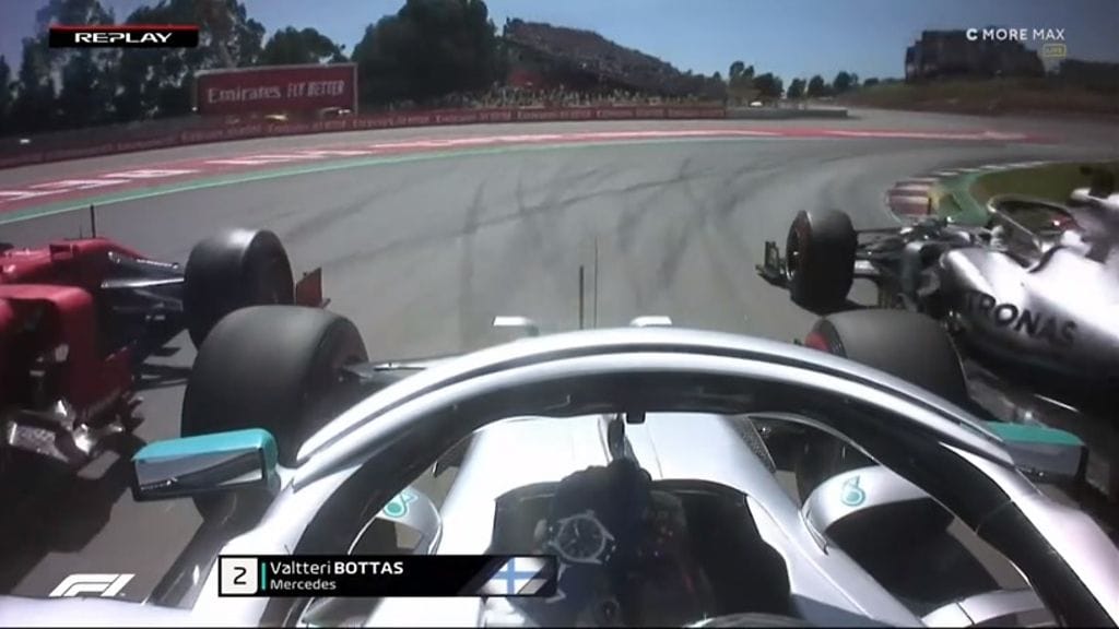 Valtteri Bottas, Sebastian Vettel ja Lewis Hamilton tulivat rinta rinnan Barcelonan ykkösmutkaan.