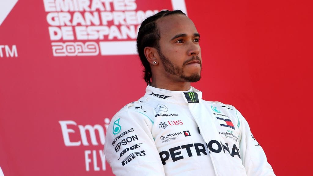 Lewis Hamiltonin Ferrari-kytkös nousi esille Mercedes-pomon Toto Wolffin spekulaatioiden myötä. Nyt Hamilton otti itse kantaa asiaan.