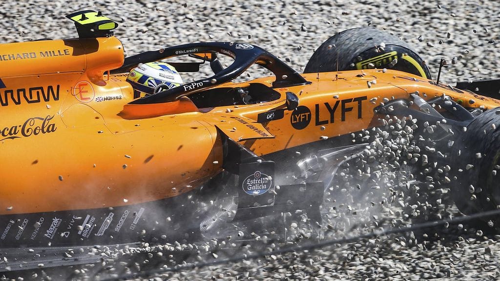 Lando Norrisin kolarointi auttoi tallikaveri Carlos Sainzin MM-pisteille.