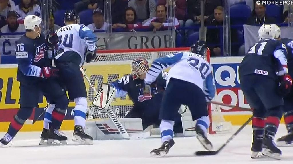 Niko Ojamäki latasi Leijonien 2-2-tasoituksen.