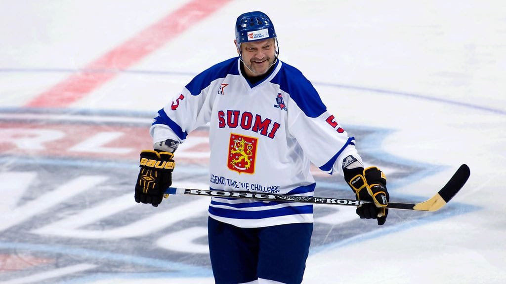 Esa Tikkanen lensi aikoinaan MM-kisoihin yhden ottelun takia.