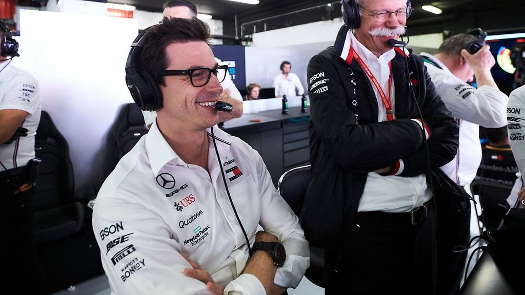 Toto Wolffilla on ollut syytä hymyyn, sillä Mercedeksen ylivoima rikkoo jo ennätyksiä.