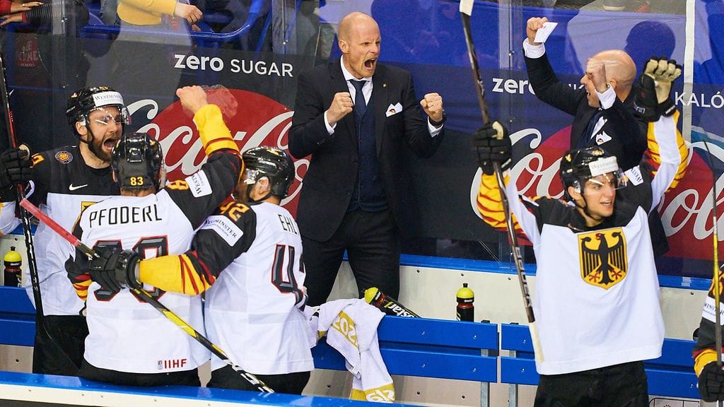 Toni Söderholm tuuletti Saksan voittomaalia vaihtopenkillä.