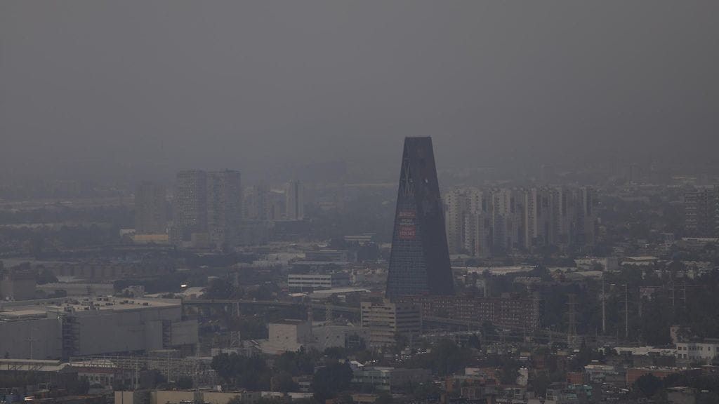 Mexico kärsii pahasta ilmansaasteongelmasta. Kuvassa pääkaupungin savusumua viime kuussa.