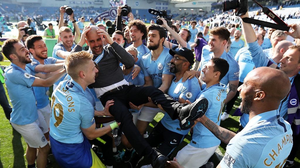 Manchester City juhli toista peräkkäistä Valioliigan mestaruutta.