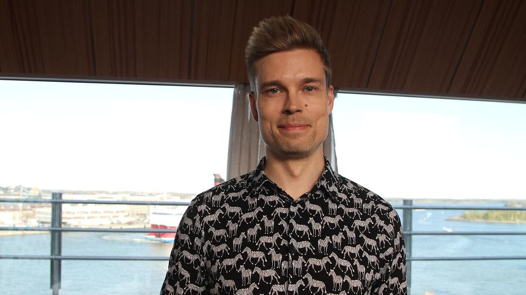 Tero Tiittanen vitsailee Instagramissa Postin lakolla.