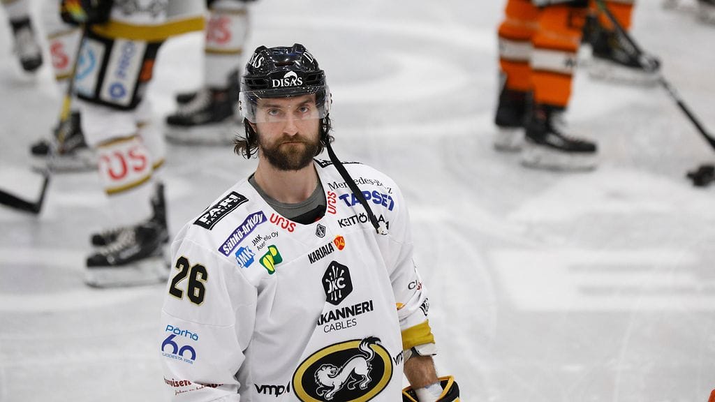 Kanadalaispuolustaja Shaun Heshka jatkaa ensi kaudellakin Kärpissä.