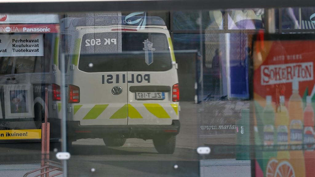 Poliisi etsii naiseen käsiksi käynyttä tummaihoista miestä Lahdessa.