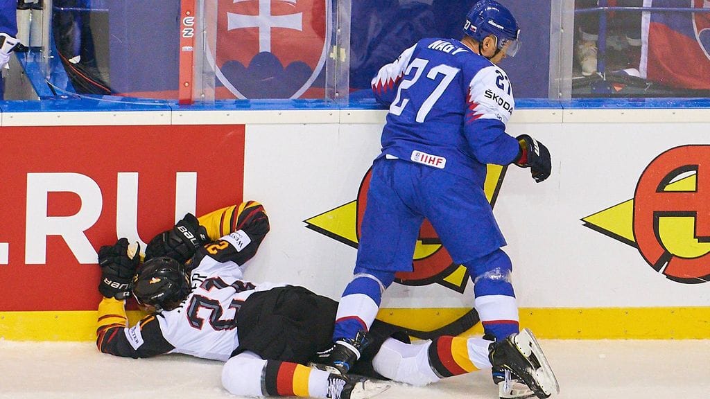 Moritz Seider jäi Ladislav Nagyn lanan alle.