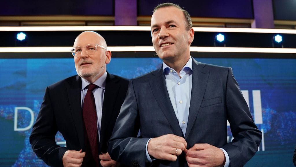 Frans Timmermans (vas,) ja Manfred Weber ovat kumpikin tavoitelleet komission puheenjohtajapaikkaa.