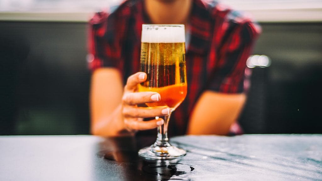 Tutkijoiden mukaan sekä miehet että naiset uskoivat, että nainen humaltui juomastaan enemmän kuin vastaavalla tavalla juonut mies.