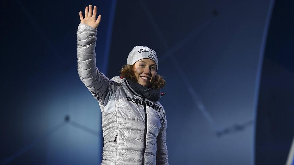 Laura Dahlmeier hyvästelee ampumahiihtoladut.