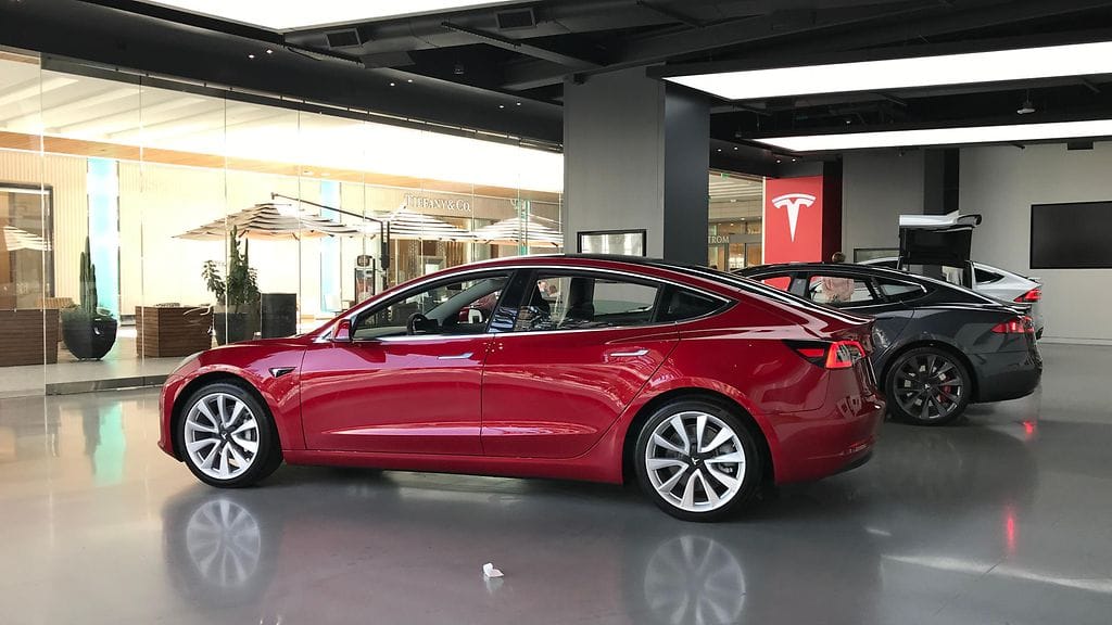 Tesla Model 3 on tämän hetken kuumin sähköauto.