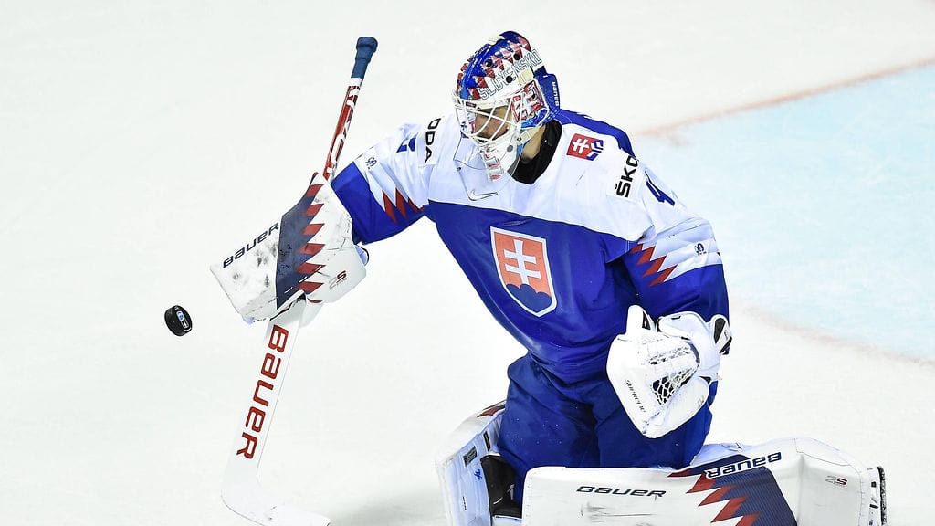 Slovakian maalivahti Patrik Rybarin patja irtosi kesken Ranska-ottelun avauserän.