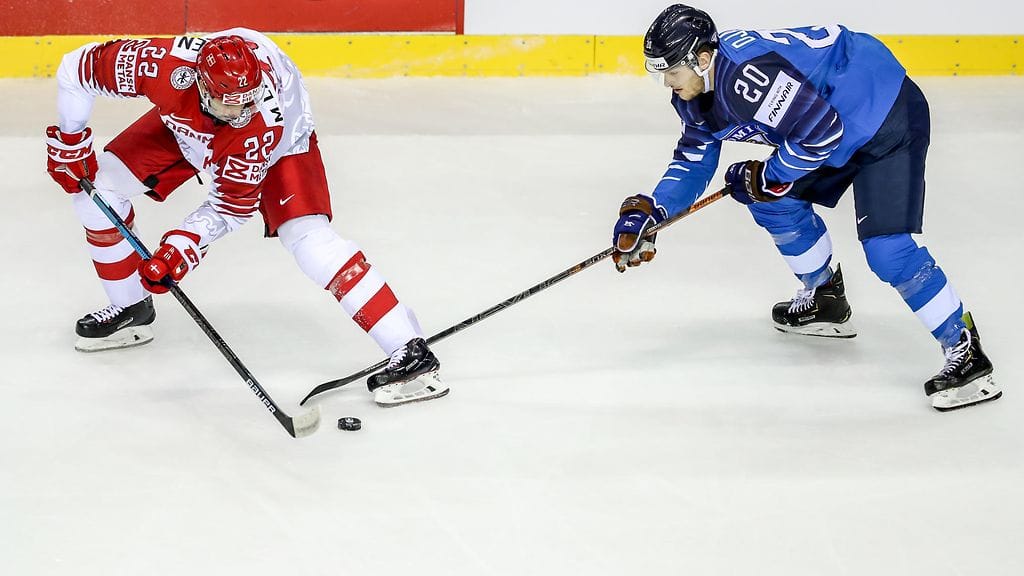 Niko Ojamäki haastaa tanskalaispakki Markus Lauridsenia.